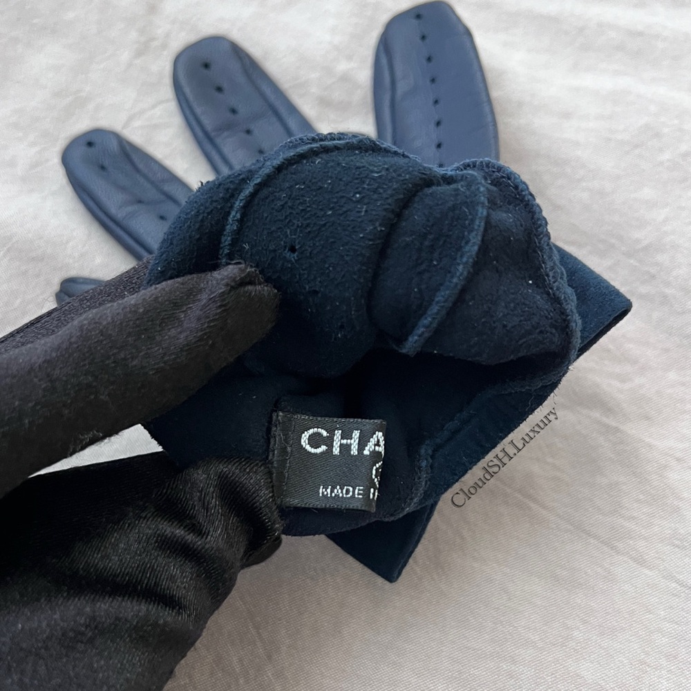 Auth Chanel Classic CC Logo Bow Dark Navy Leather Gloves - Size 7 (XS) - Picture 10 of 13